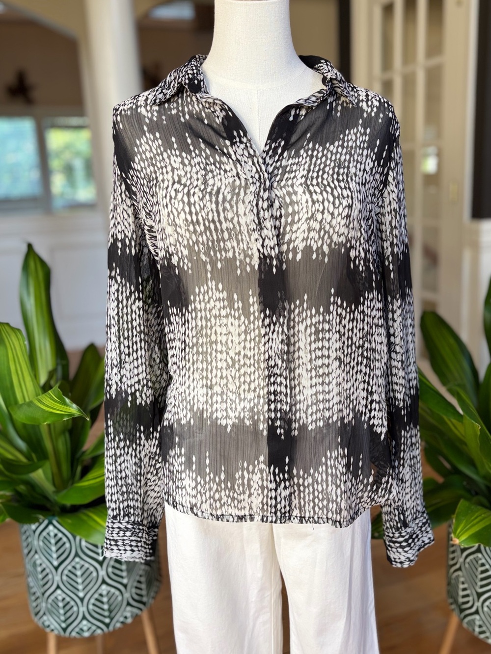 Banana Republic 2010s Old Money Geometric Sheer Blouse Size M VGUC